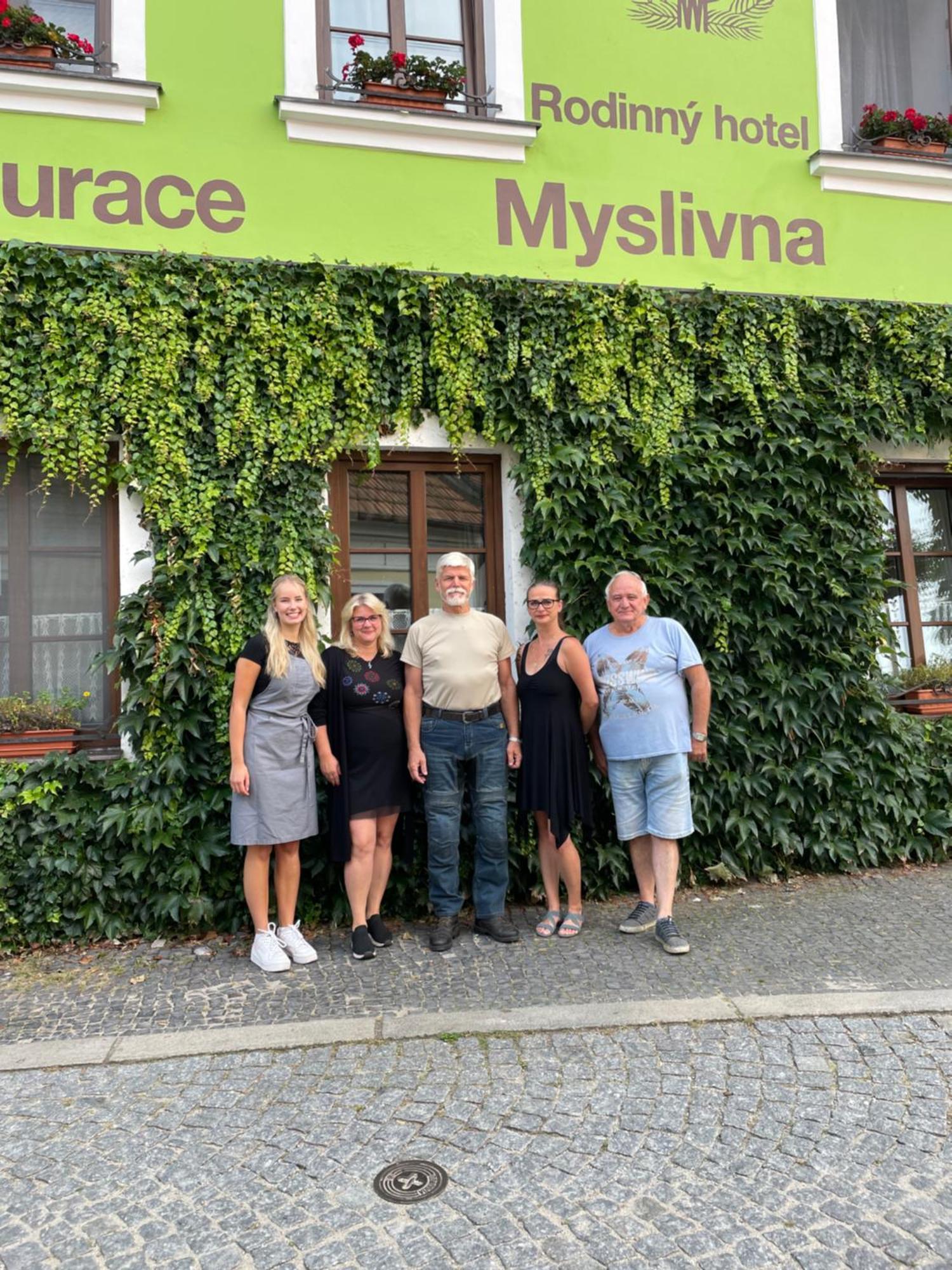 Rodinny Hotel Myslivna Třeboň Exterior foto