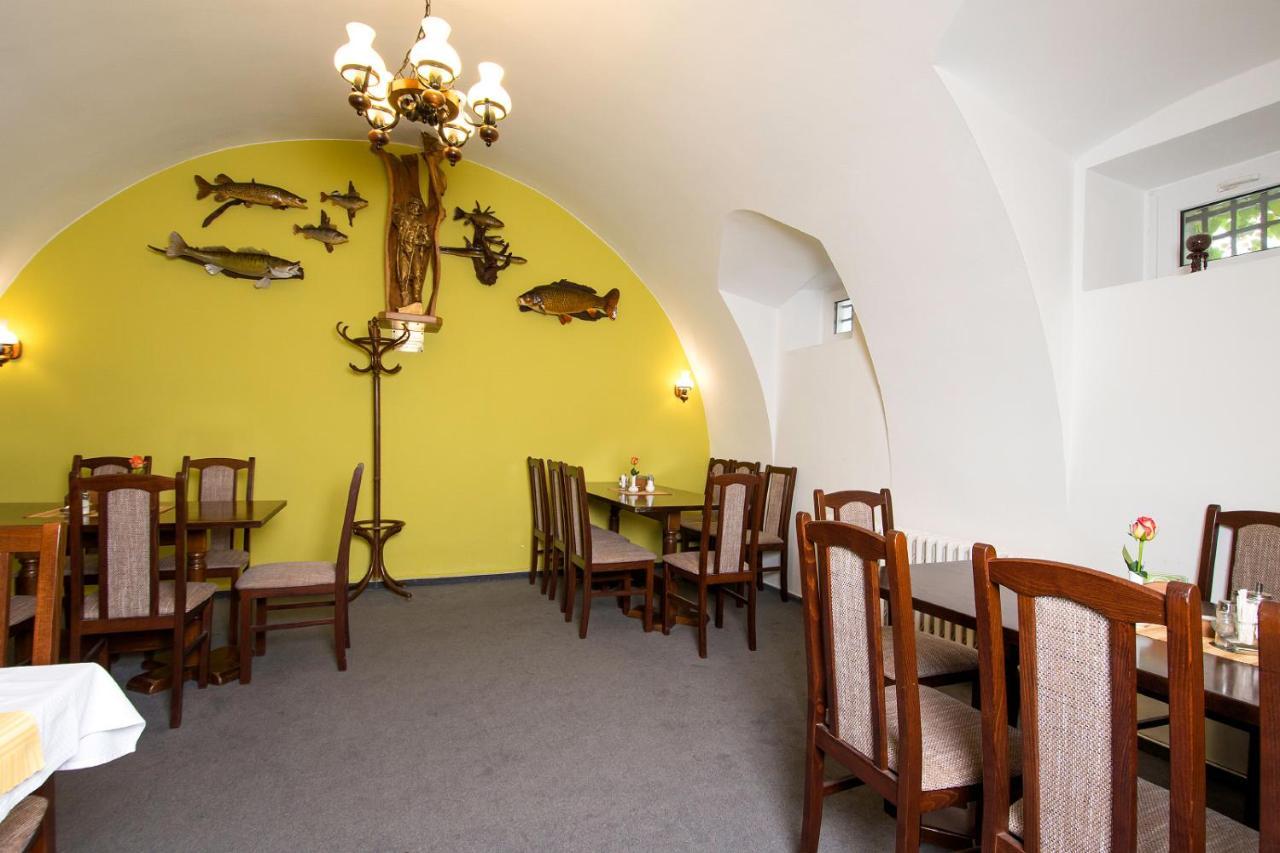 Rodinny Hotel Myslivna Třeboň Exterior foto